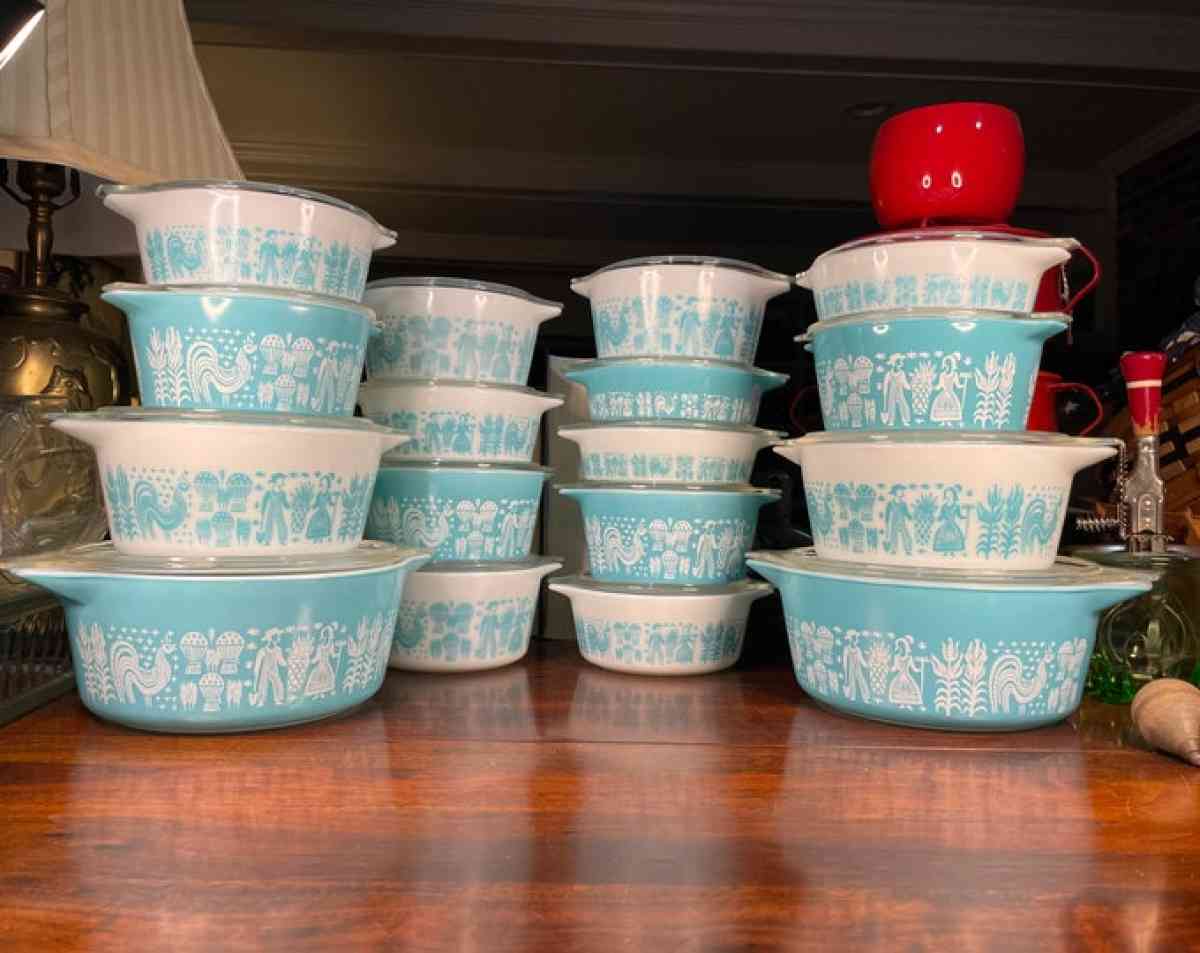 tourquoise Pyrex set