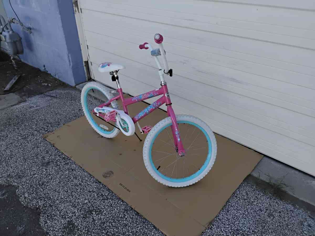 Nice Girls 20 Huffty Sea Star Bicycle and Like New