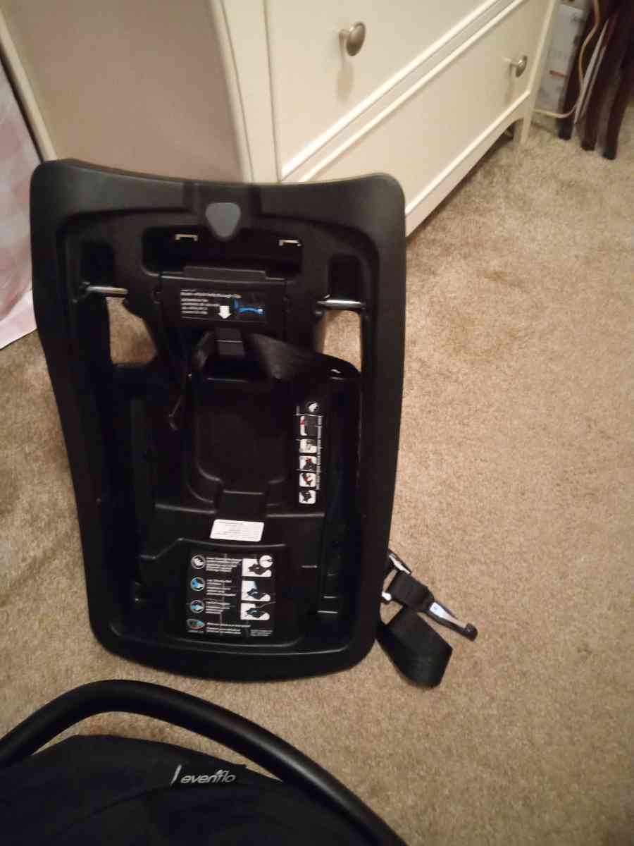 infant car seat with attachable base