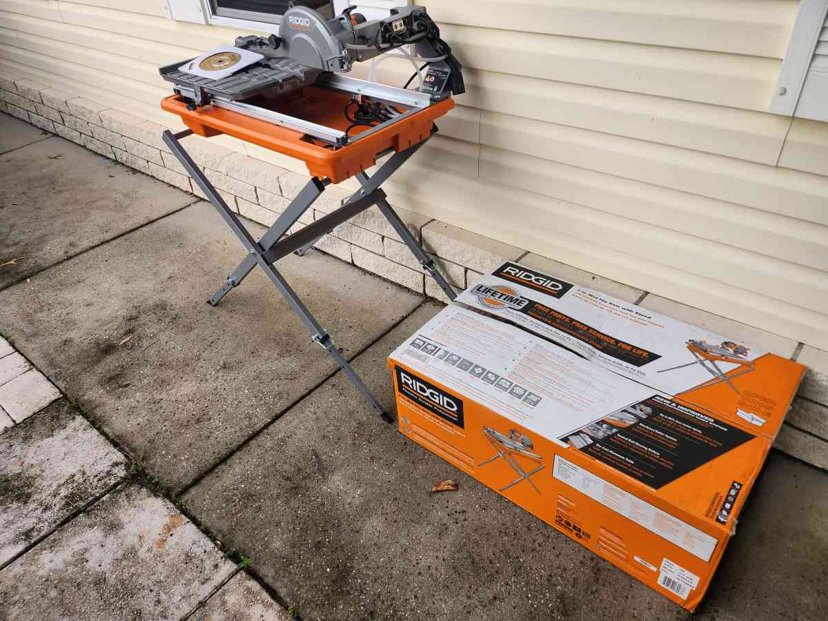 RIDGID Wet Tile Saw with Stand