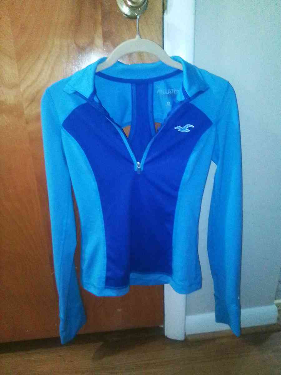 Hollister womens athletic long sleeve shirt