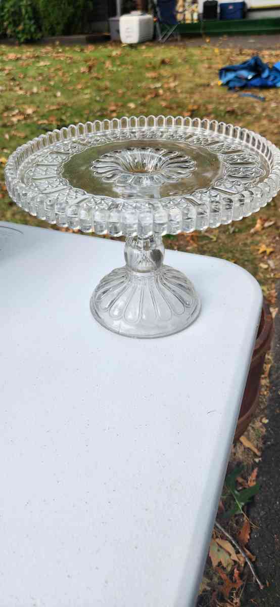 Adams Cottage Cake Stand