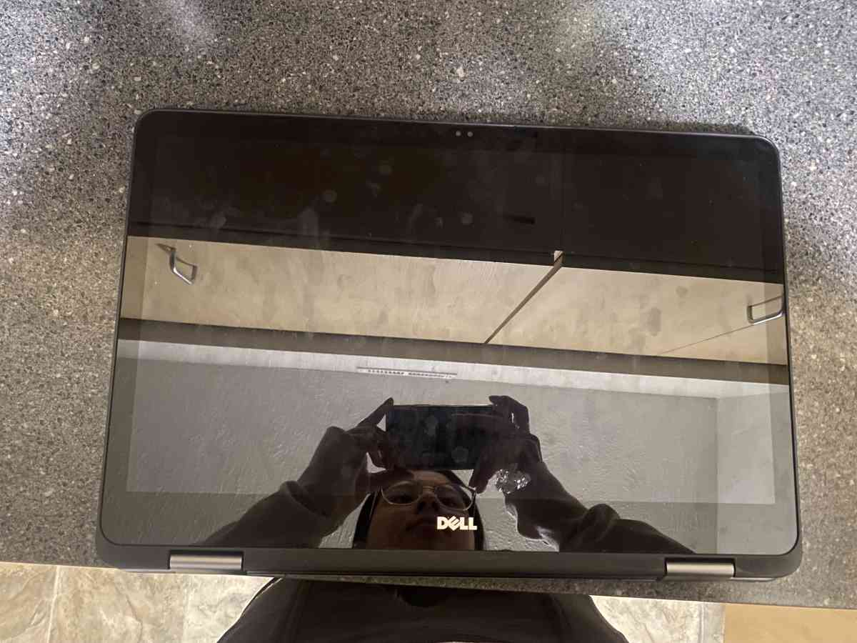 Inspiron Dell i7 8gen 2 in 1