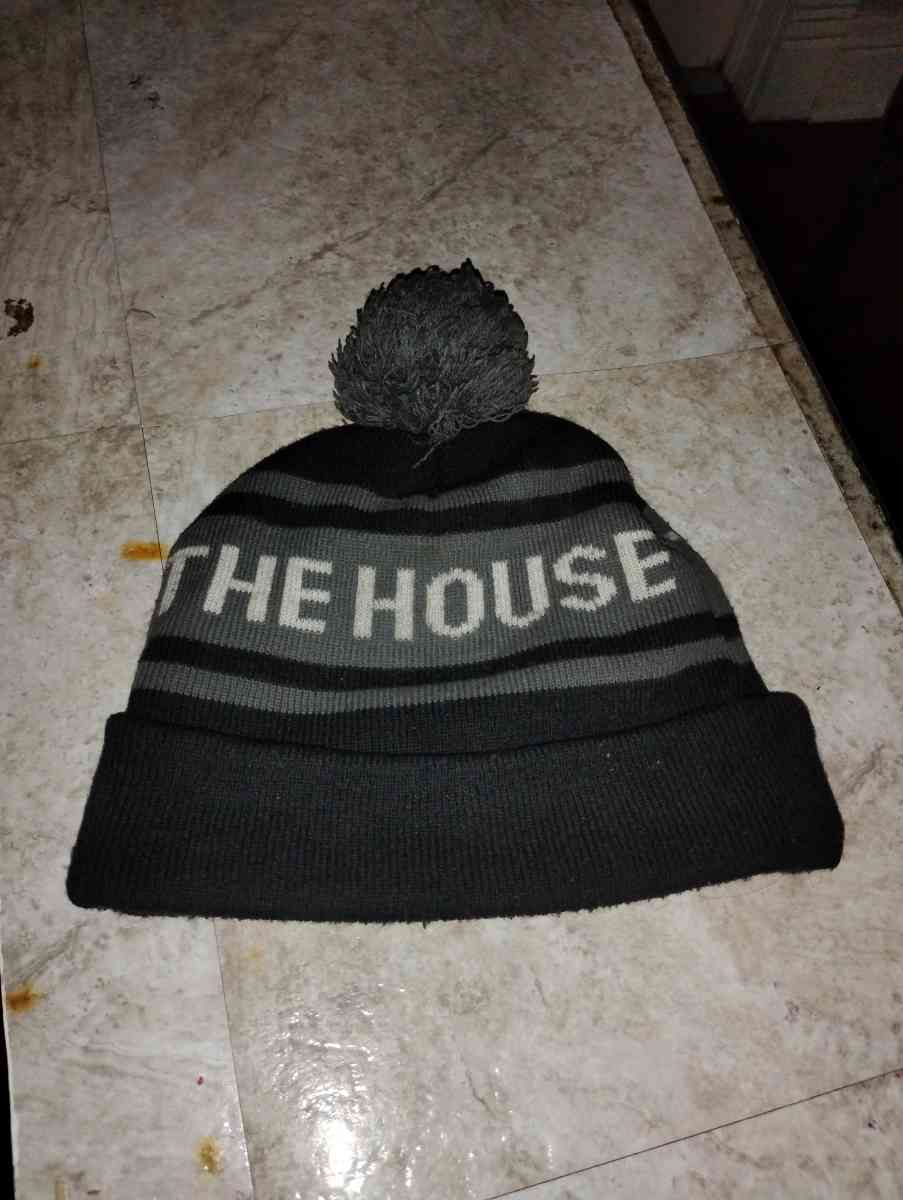 the house very nice skull cap like new fits good and is warm