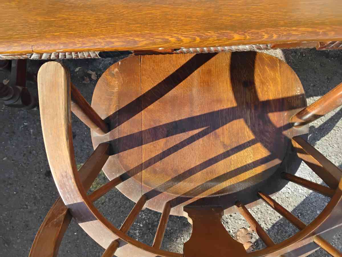 Well Made Wooden Dining Room Table with Chairs Like New