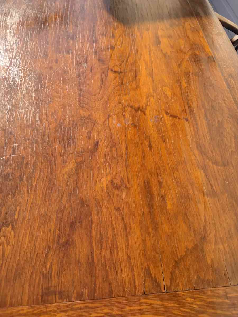 Well Made Wooden Dining Room Table with Chairs Like New