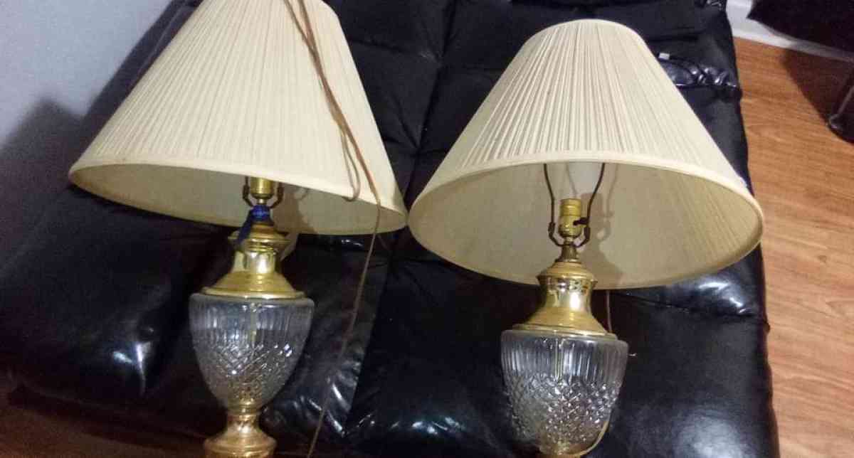 2 table lamps