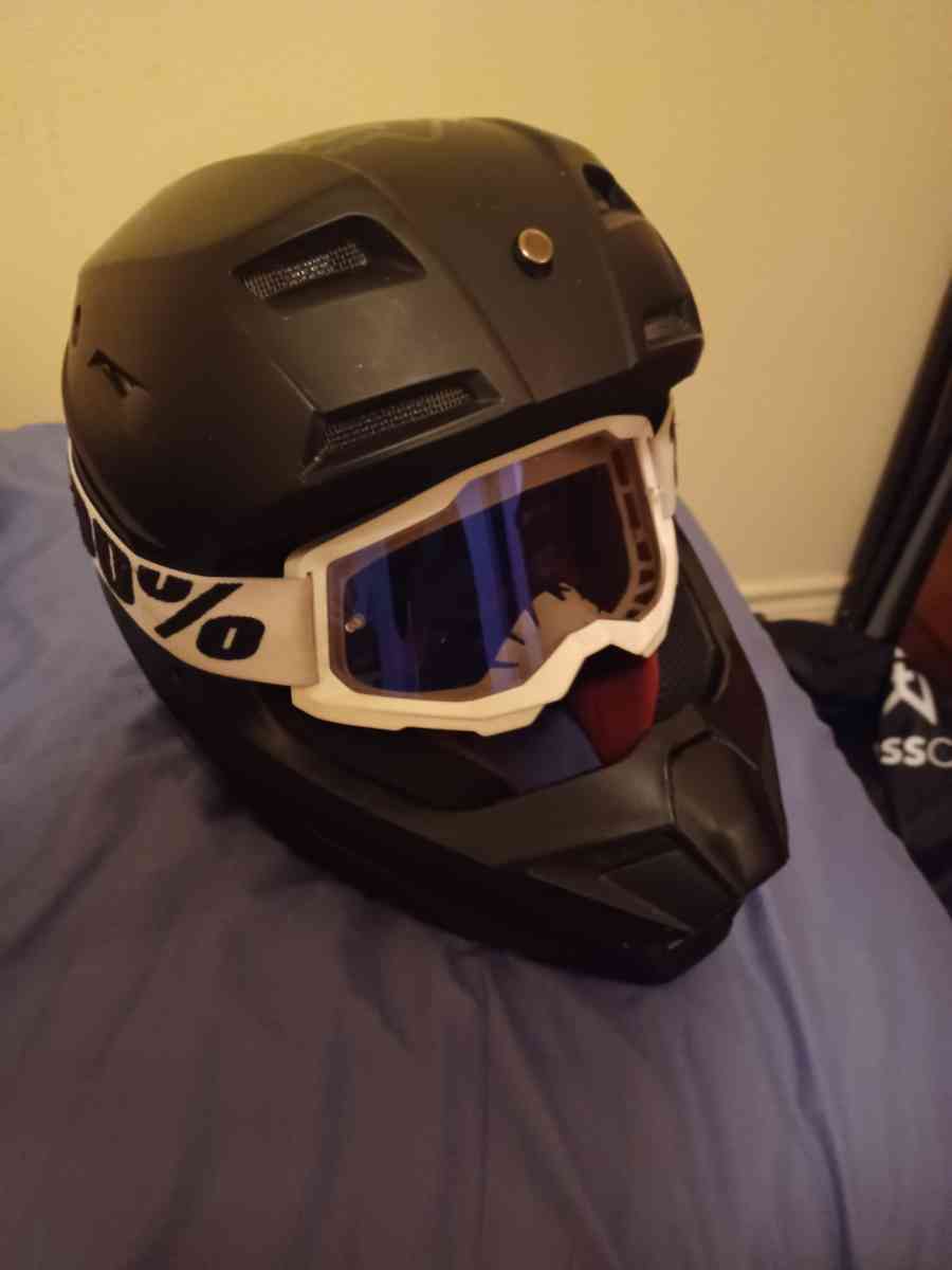 Fox v1 racing helmet