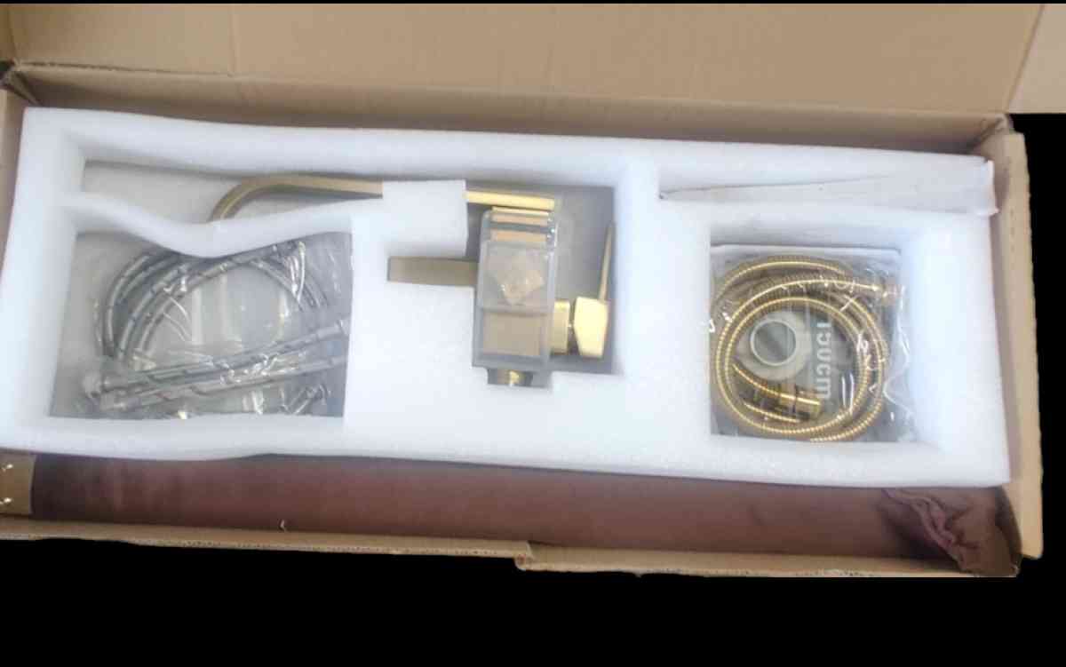 Bathtub Faucet With Brass Handle And Single Handed Shower