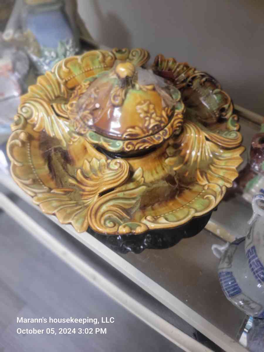 USA pottery dish