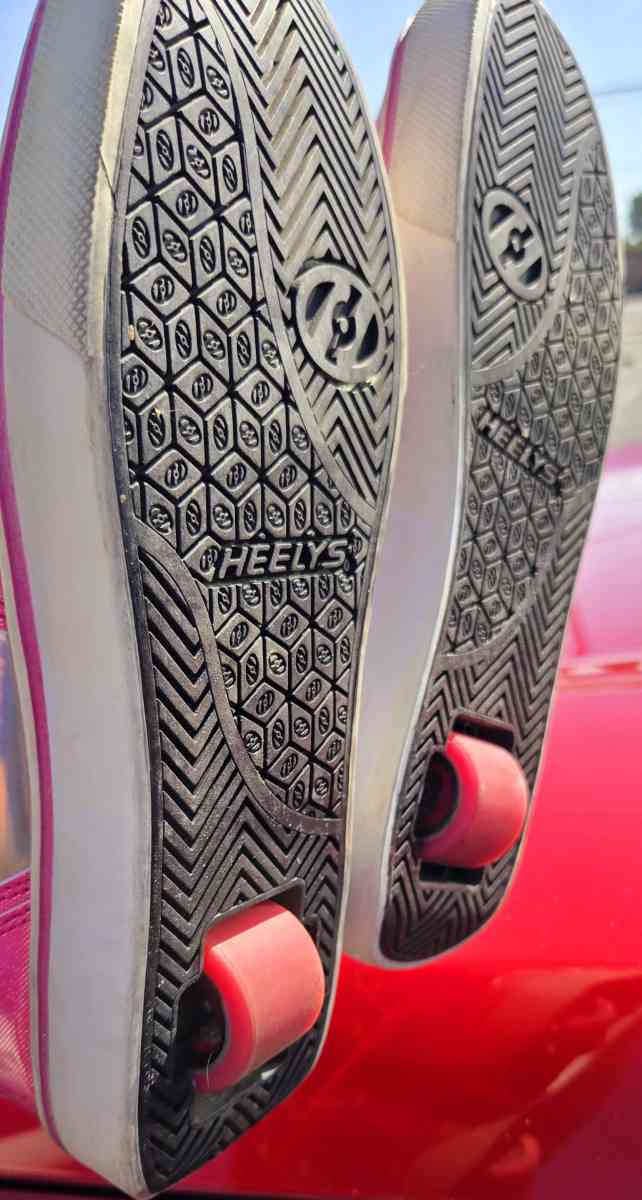 Pink Heelys Youth Tennis Shoes Size 6