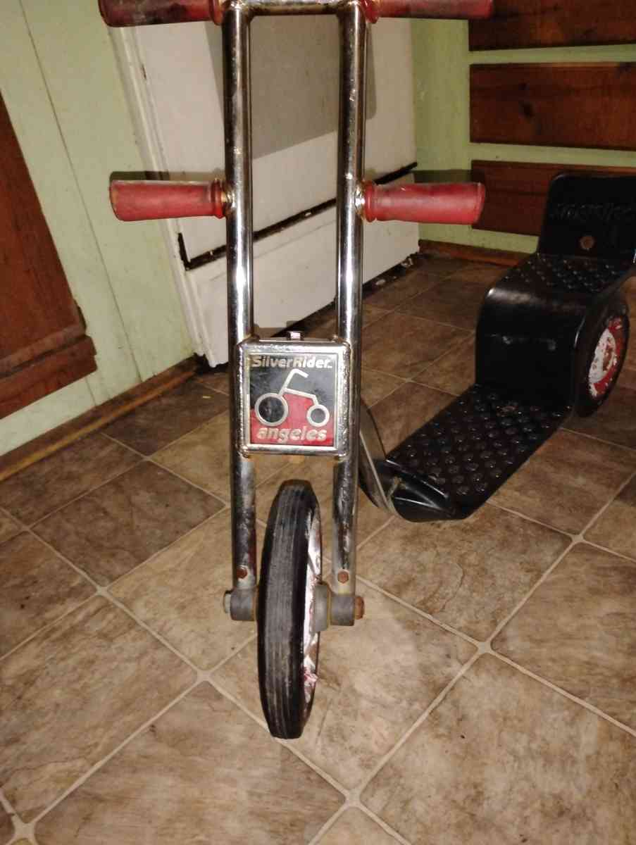 Summary For sale HTF Angeles SILVER RIDER Trike Scooter with