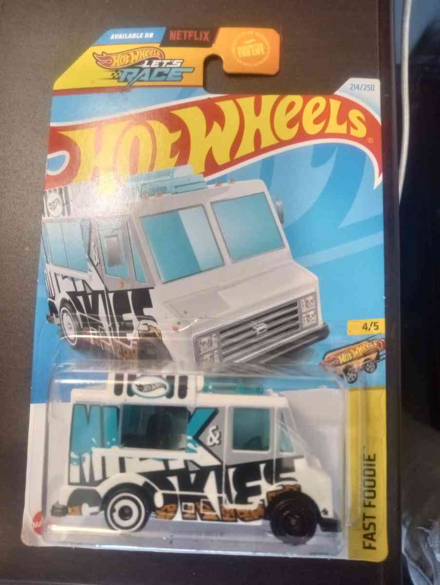 Hot Wheels Milk n Cookies quick bite