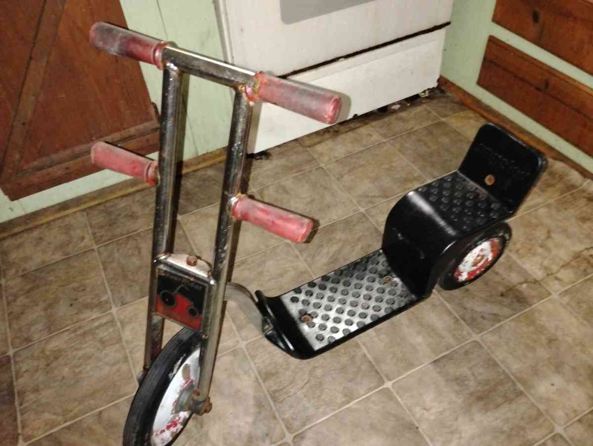 Summary For sale HTF Angeles SILVER RIDER Trike Scooter with