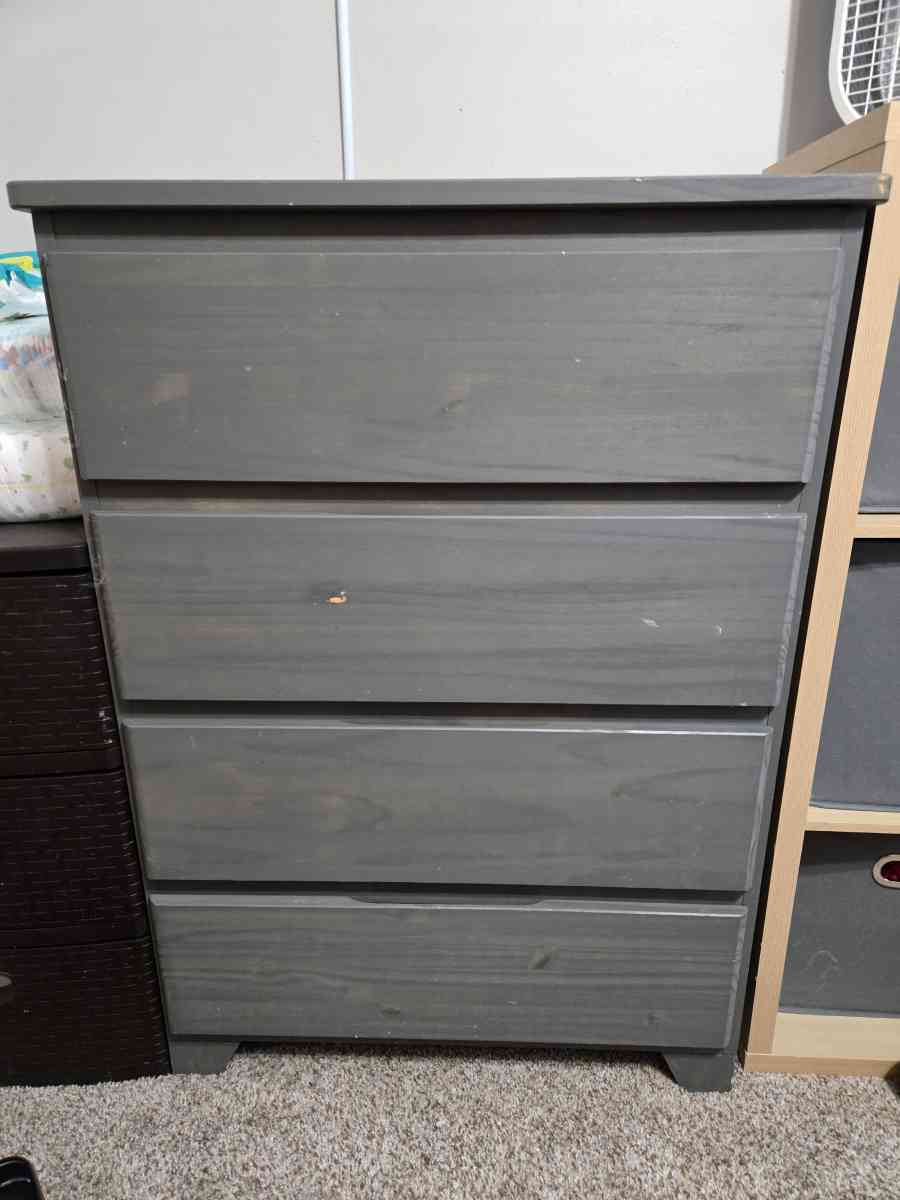 baby crib with matching dresser