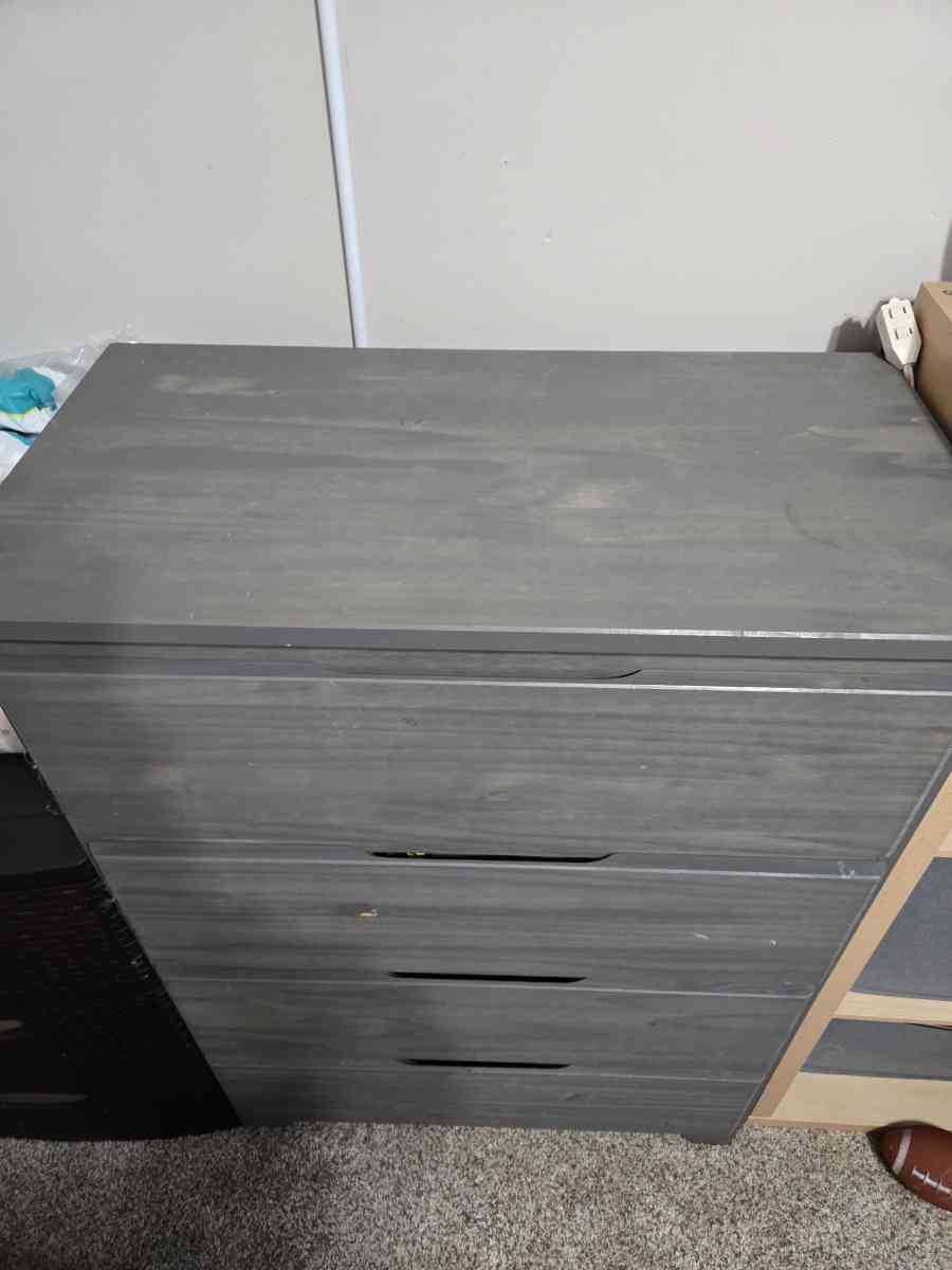 baby crib with matching dresser