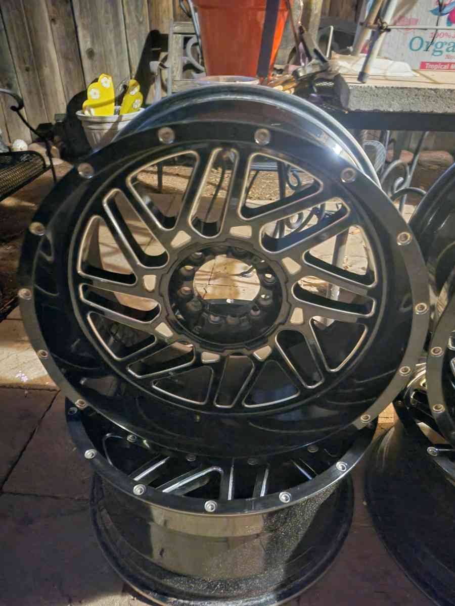 20 x10  wheels