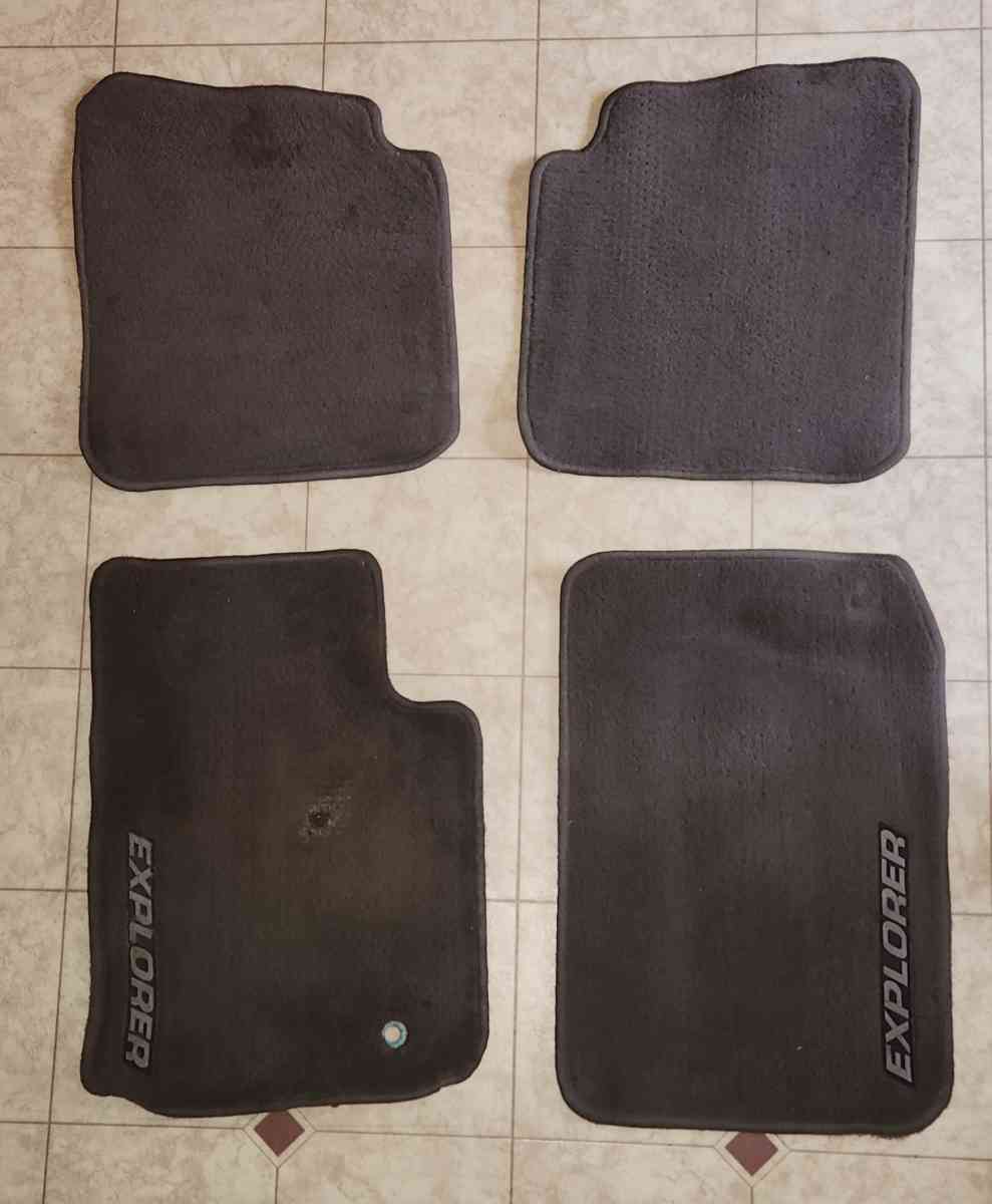 Ford Explorer carpeted floor mats