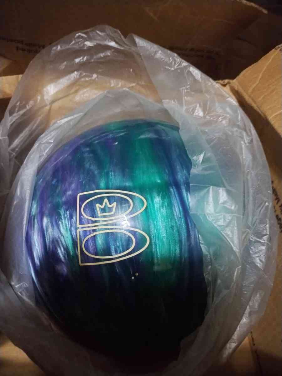 there are new bowls balls with no holes I have 24 of them