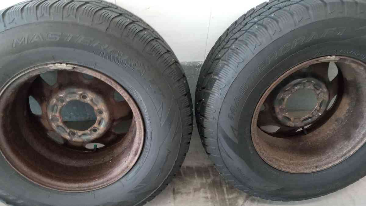 set of 4 tires and wheels R15 is for SNOW