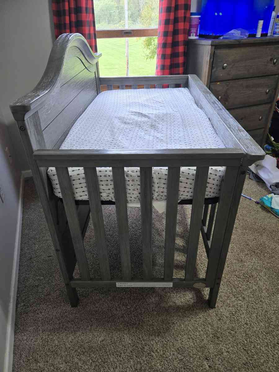 baby crib with matching dresser
