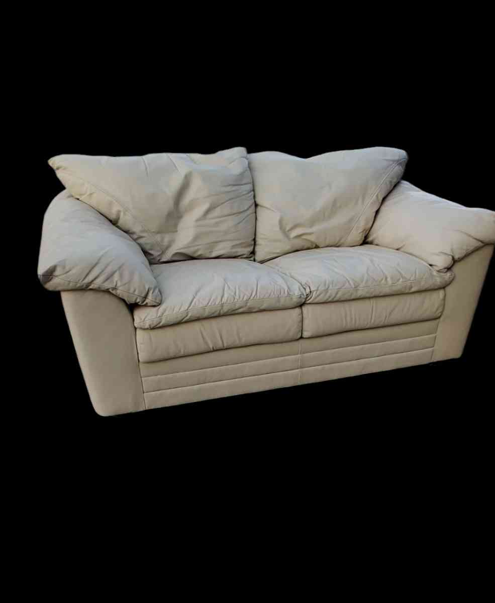 2 piece Leather Couch Sofa and Loveseat