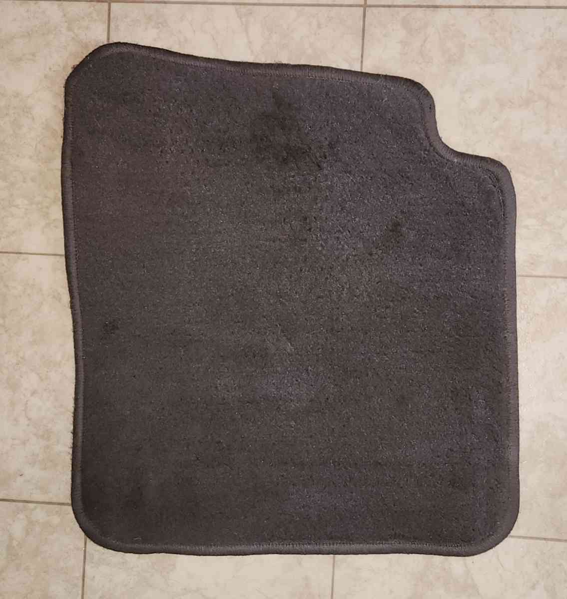 Ford Explorer carpeted floor mats
