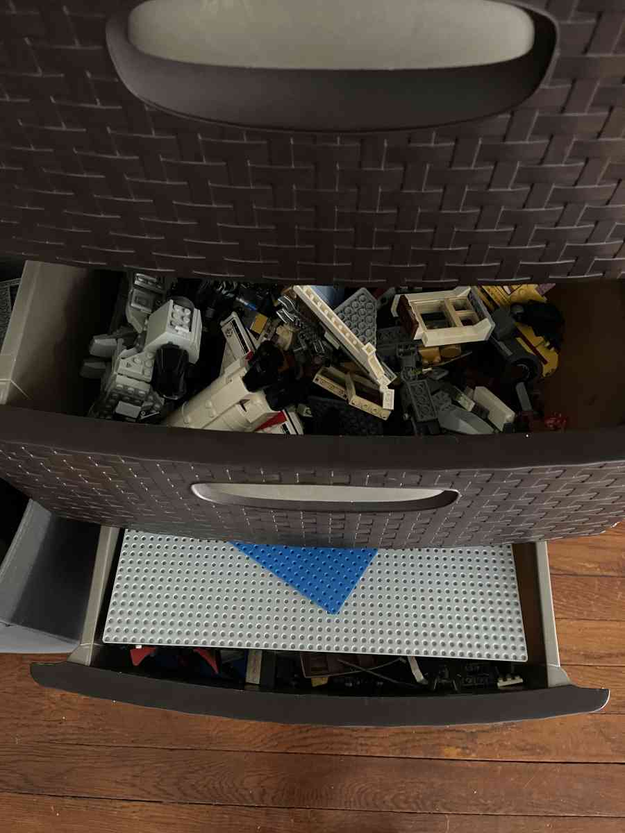 Tons and tons of legos not separating