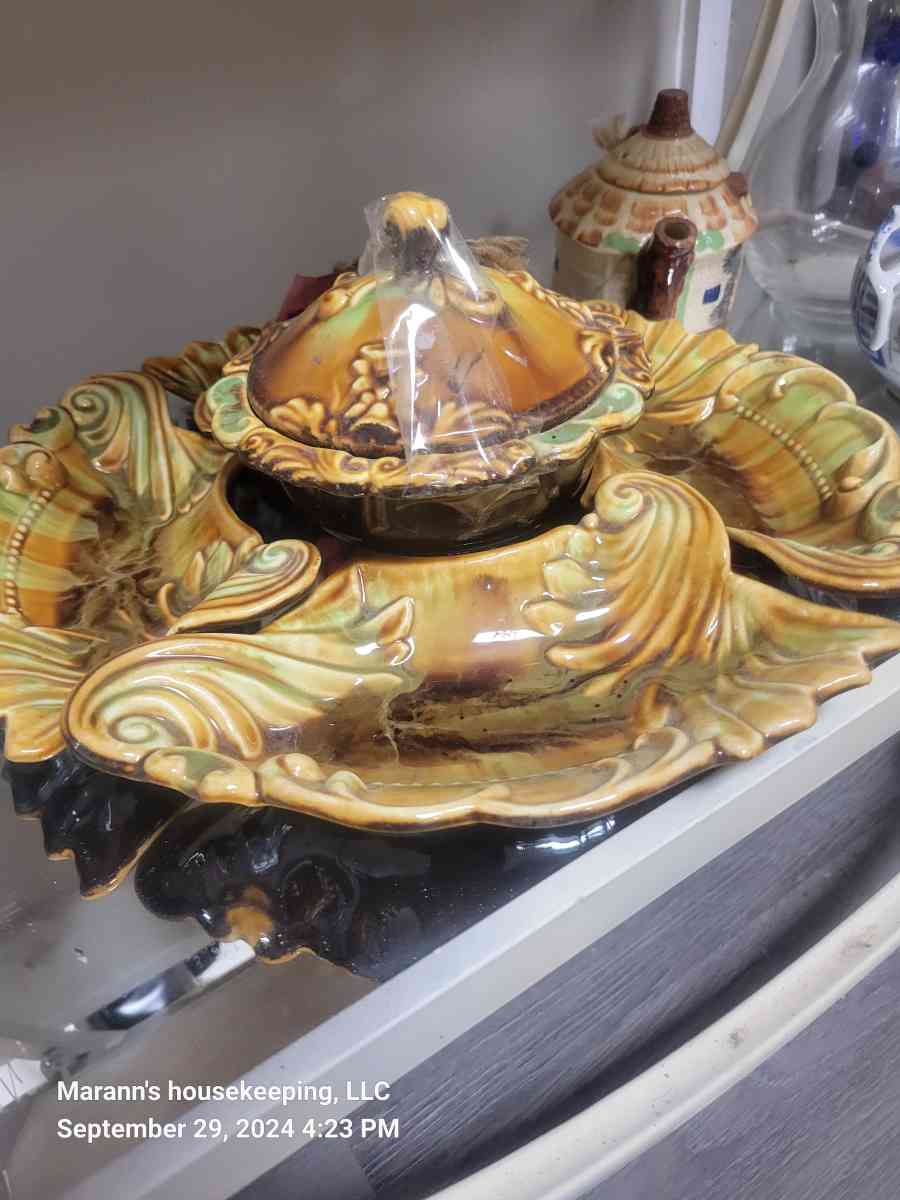 USA pottery dish