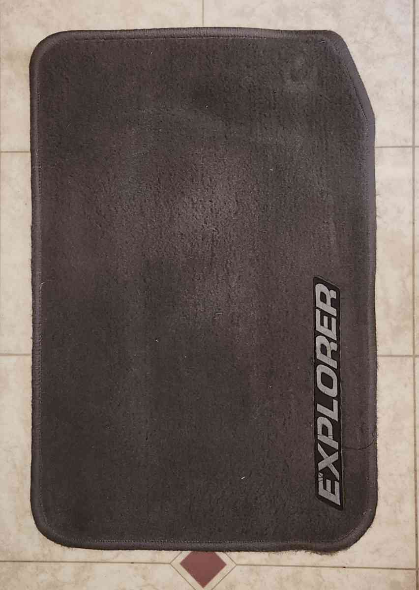 Ford Explorer carpeted floor mats