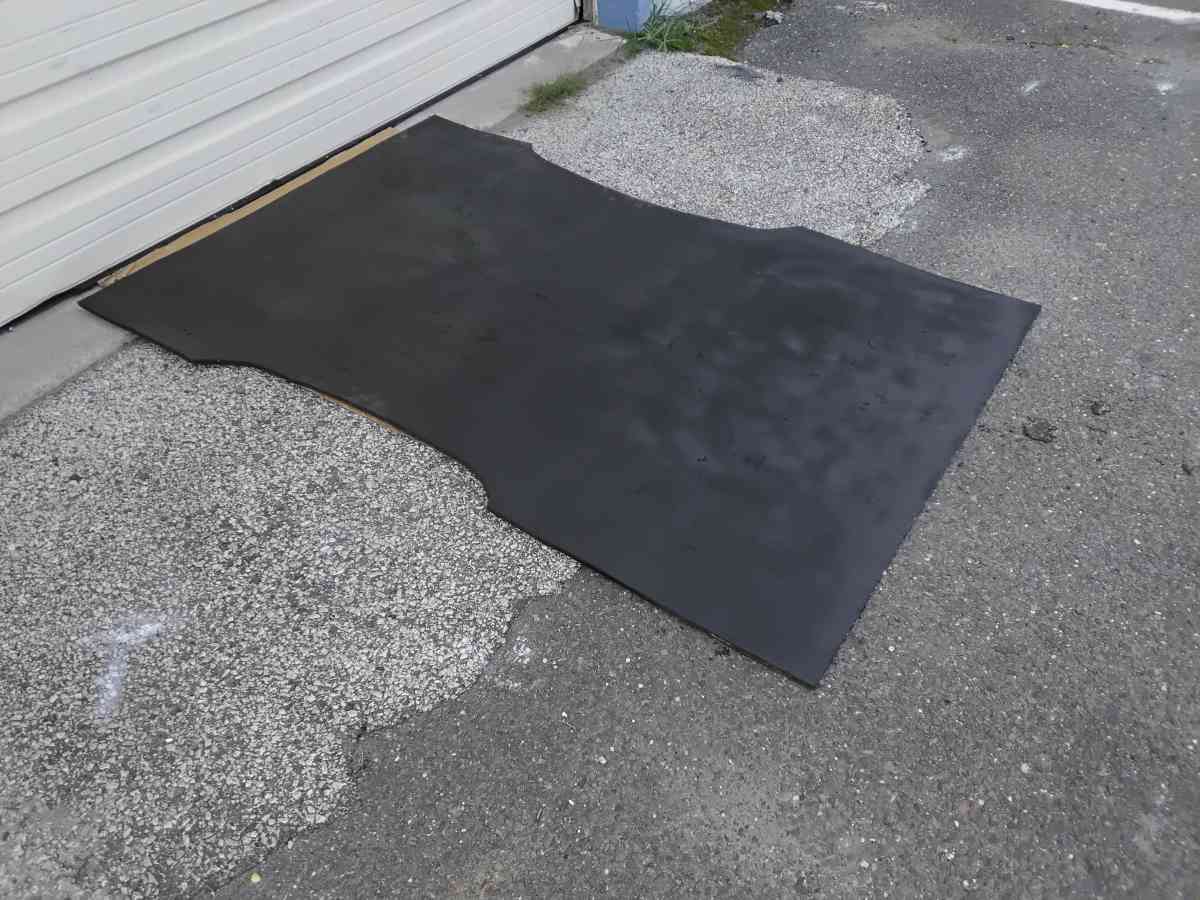 Nice Black 2006 Chevy Colorado Truck bed Mat 6 X 4 OEM
