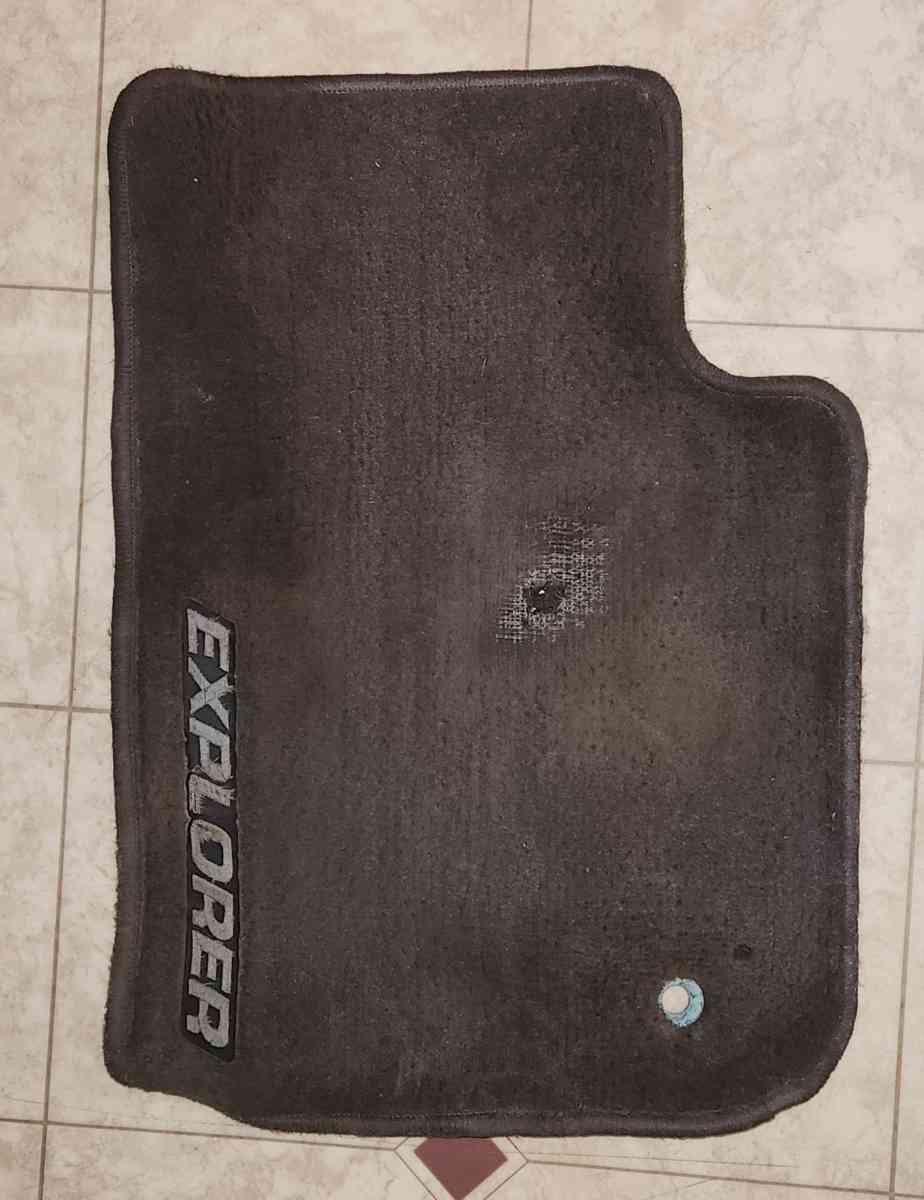 Ford Explorer carpeted floor mats