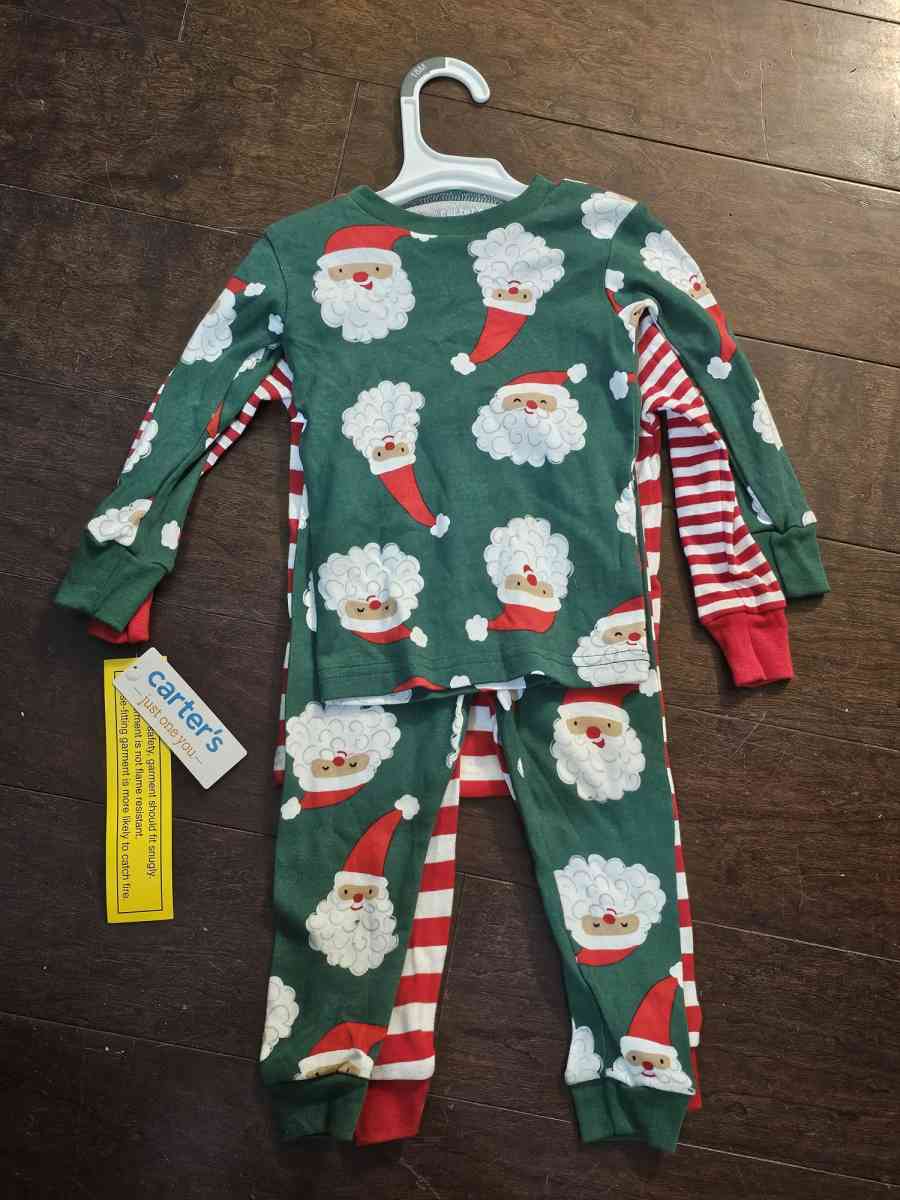 Carters 4 pieces sets of kids holidays pijamas size 18M