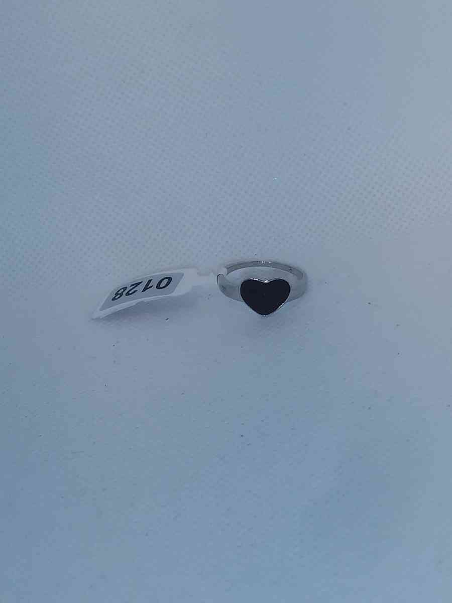 Black Heart Retro Geometric Ring