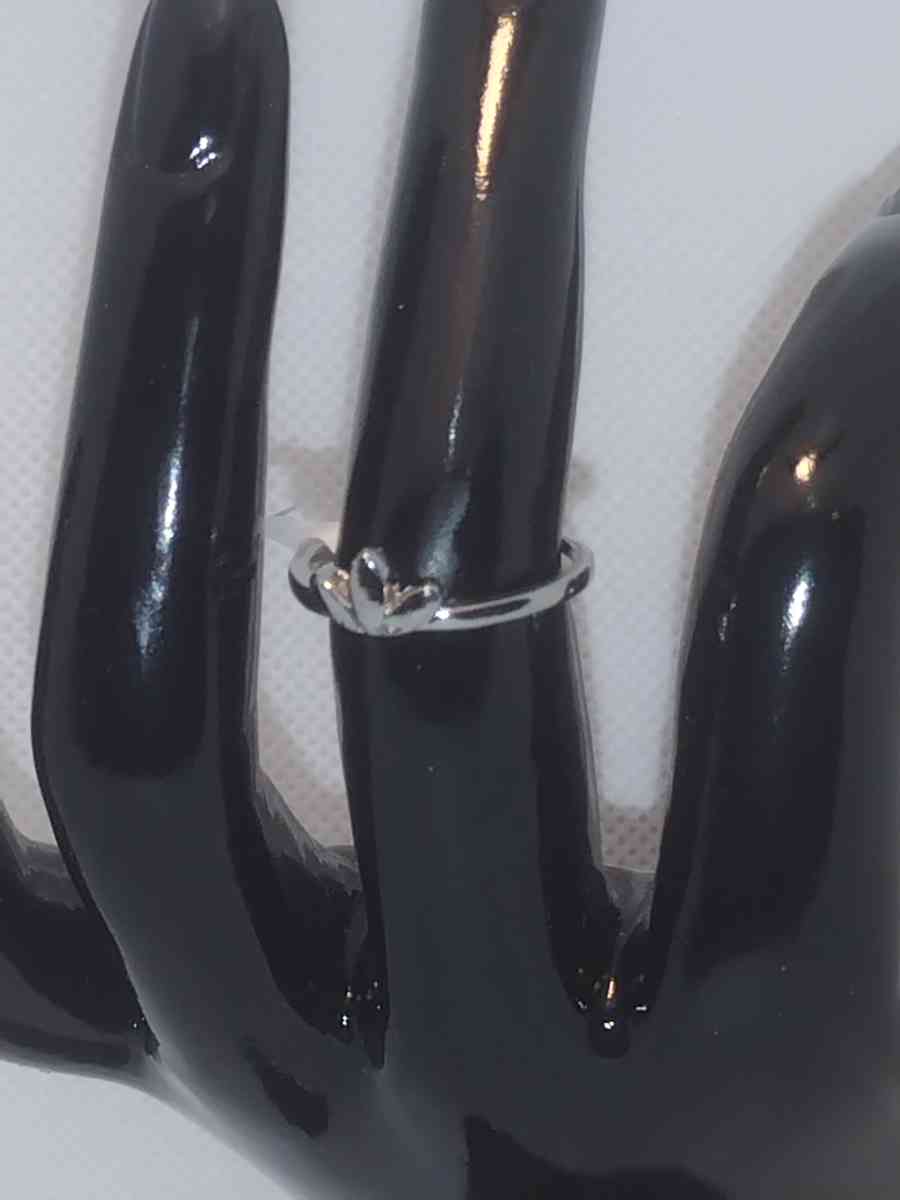 3 Leaf Retro Geometric Ring