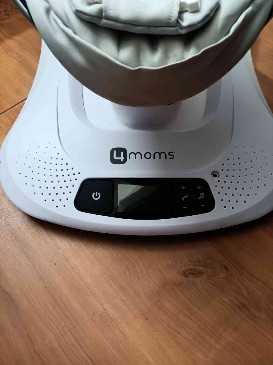 4 moms baby swing