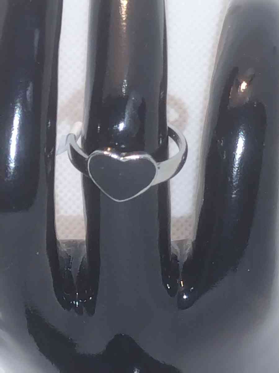 Black Heart Retro Geometric Ring