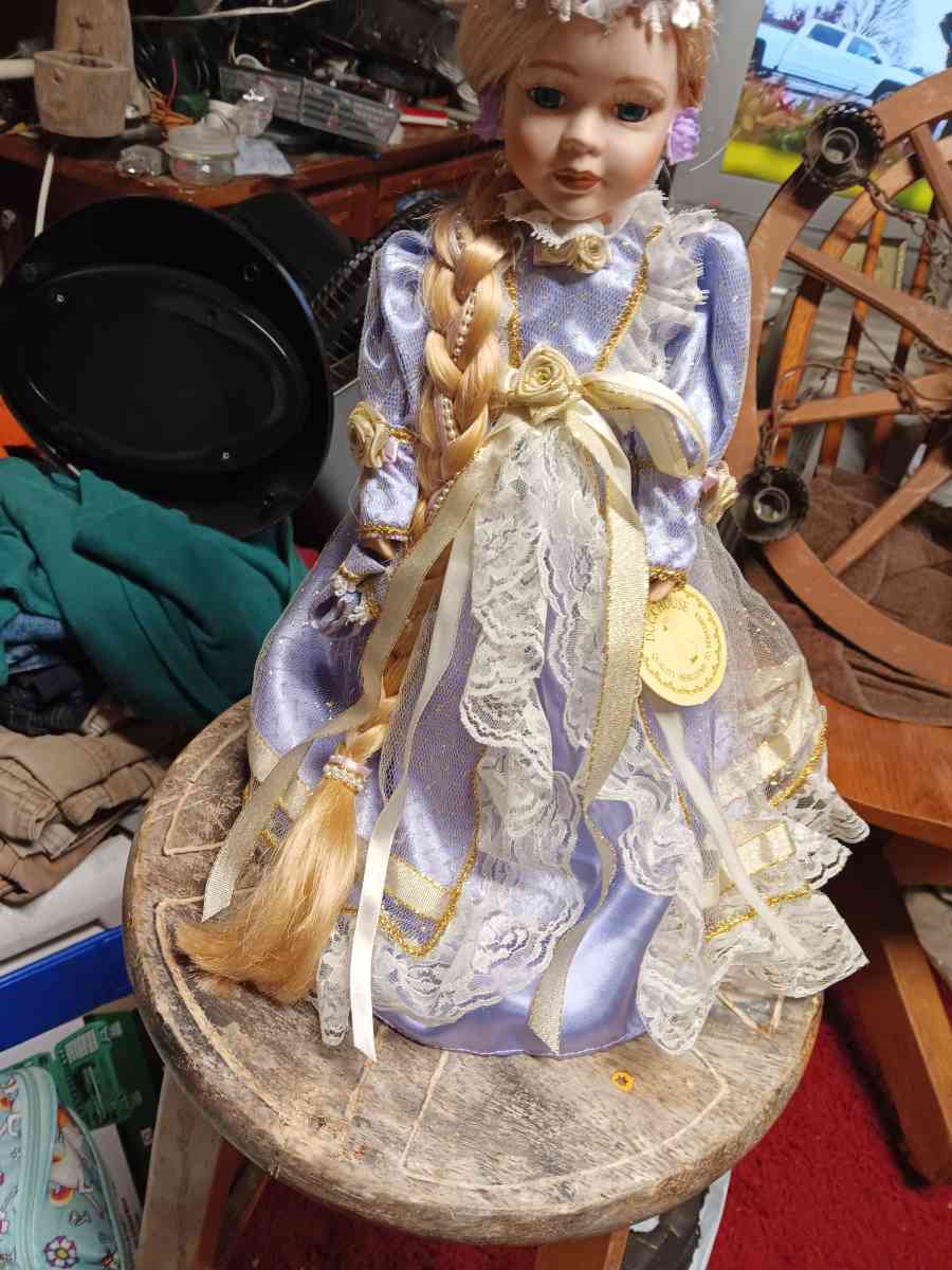 porcelain dollsshoestoys