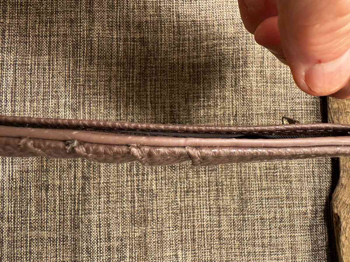 2038Stone Mountain Card Holder Brown Pebble Leather Embossed