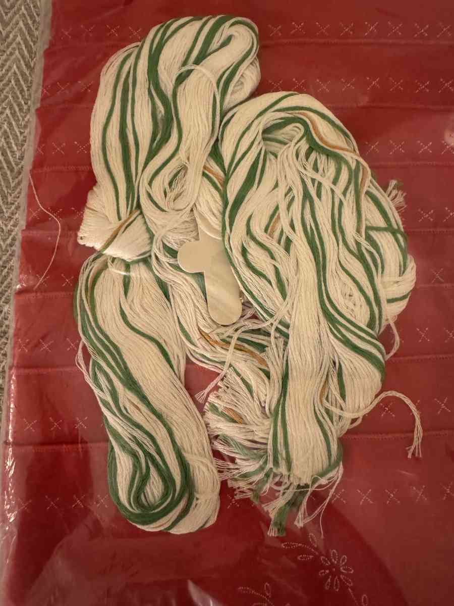 2018HMT Two New  Bucilla Christmas Needlecraft 8 Piece Lunch