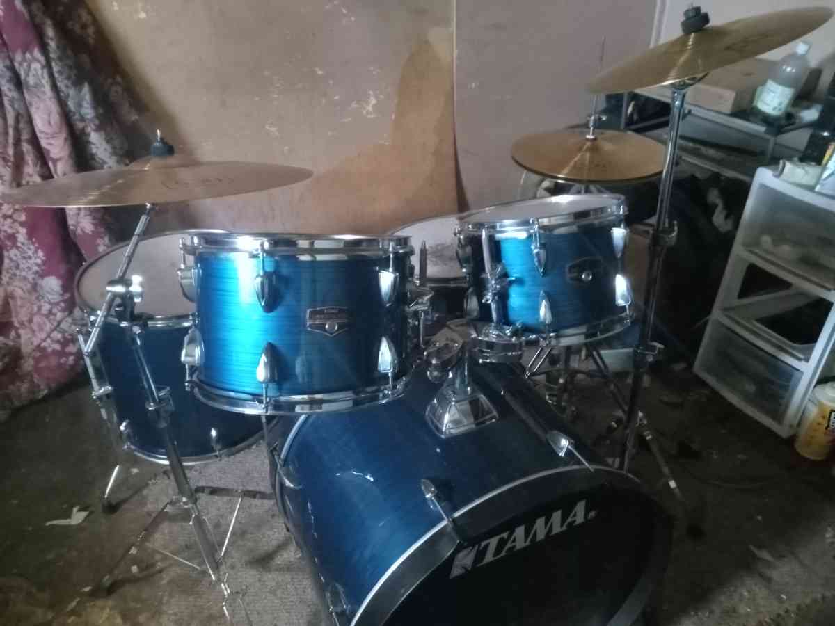 Drumkit TAMA Imperial star5 piece and  hi hats and 2 cymbals