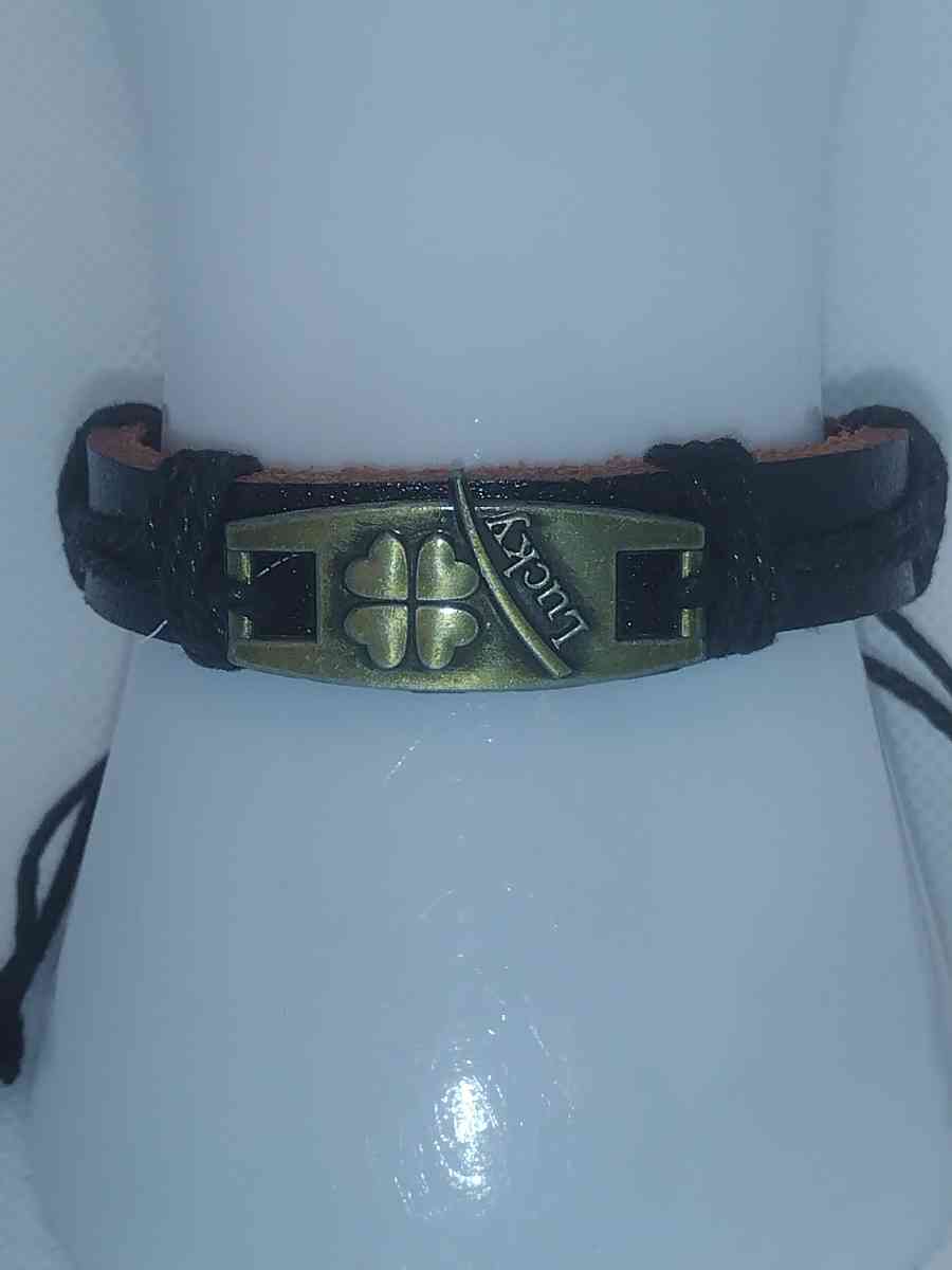 Lucky Charm Leather Bracelet VCB