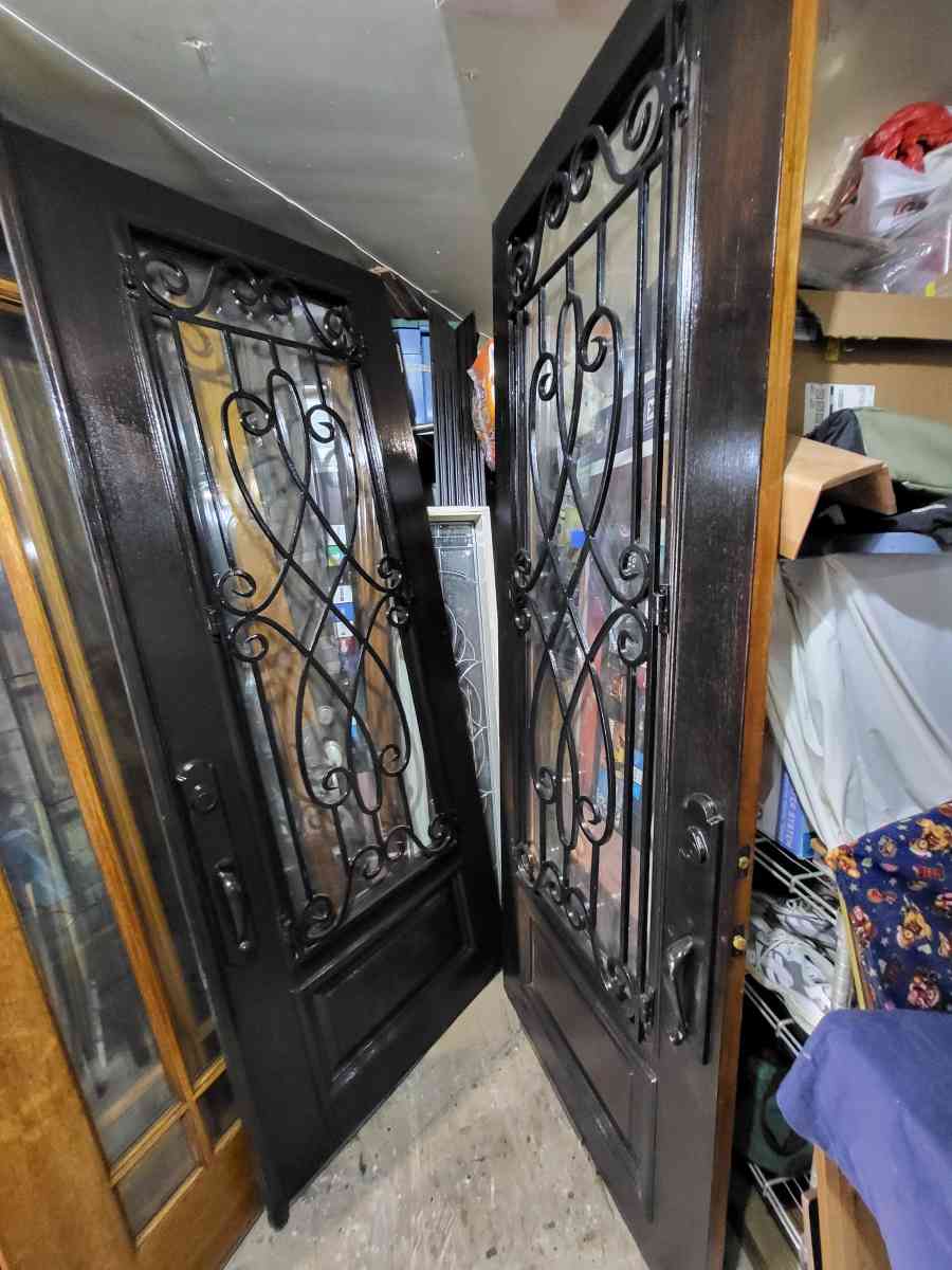 beautiful Mahogany Solid good front doble door 72x95