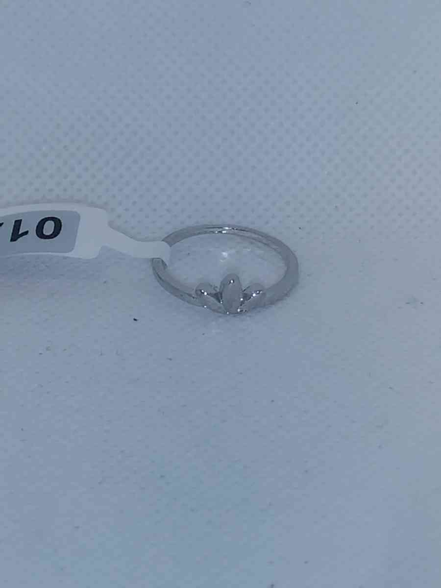 3 Leaf Retro Geometric Ring