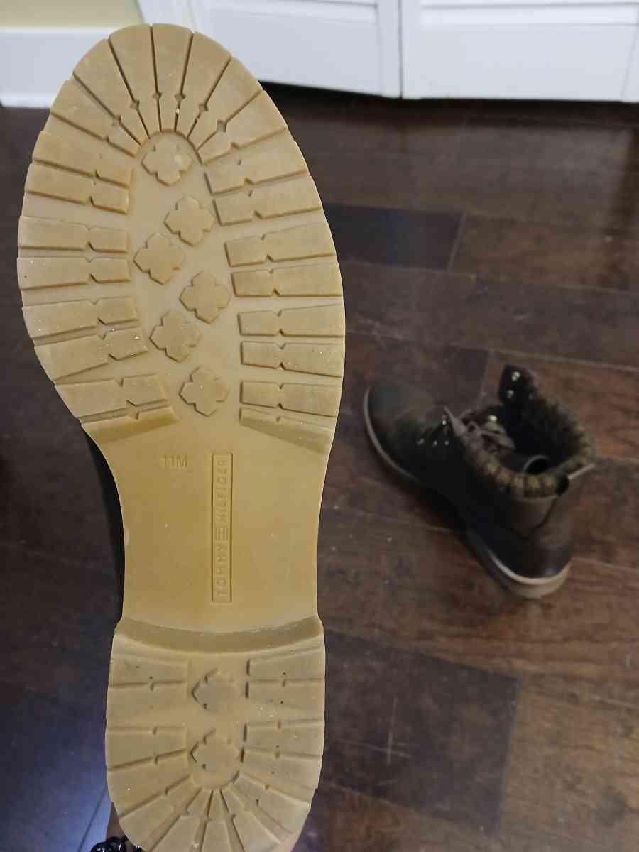 Tommy Hilfiger womens Brown boots Size 11M closed ankle