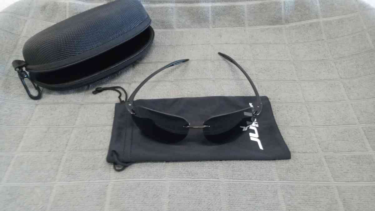 the sunglasses type aviator 58 m