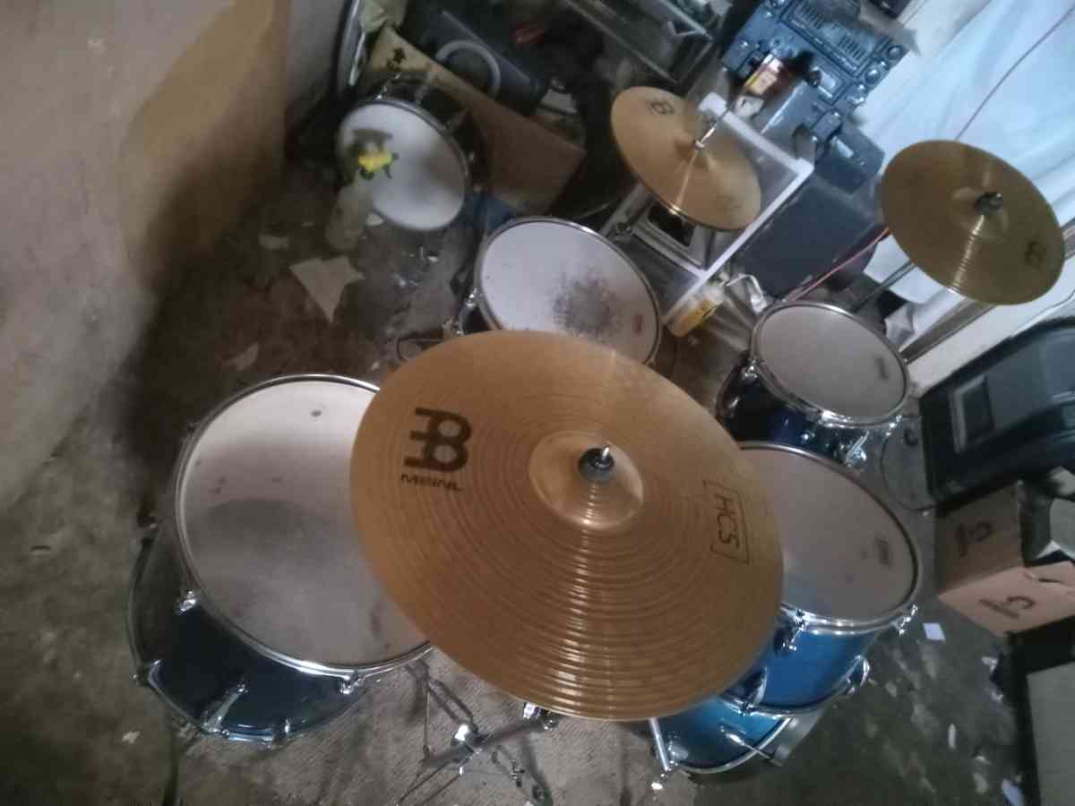 Drumkit TAMA Imperial star5 piece and  hi hats and 2 cymbals