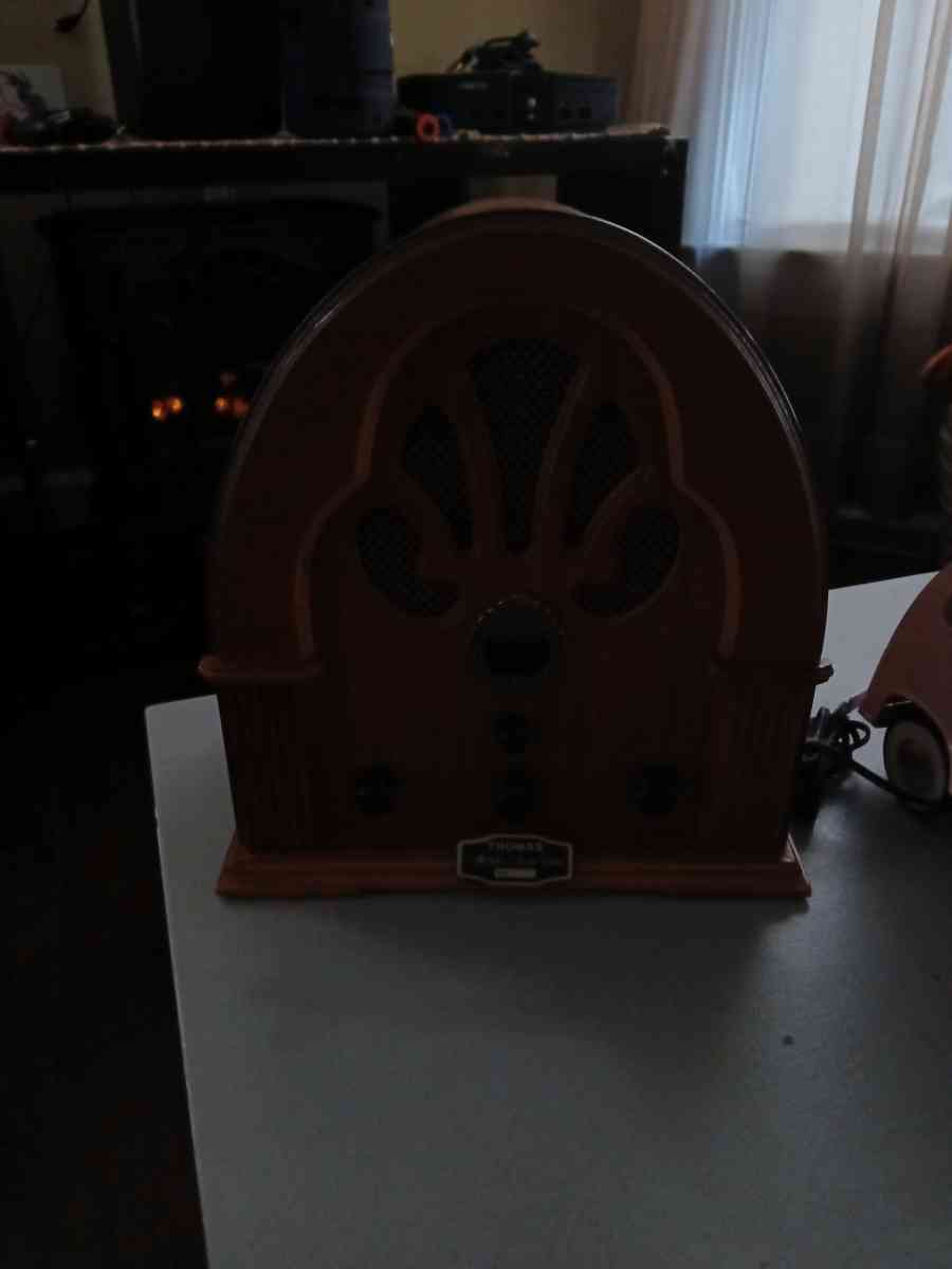 Thomas vintage radio and clock