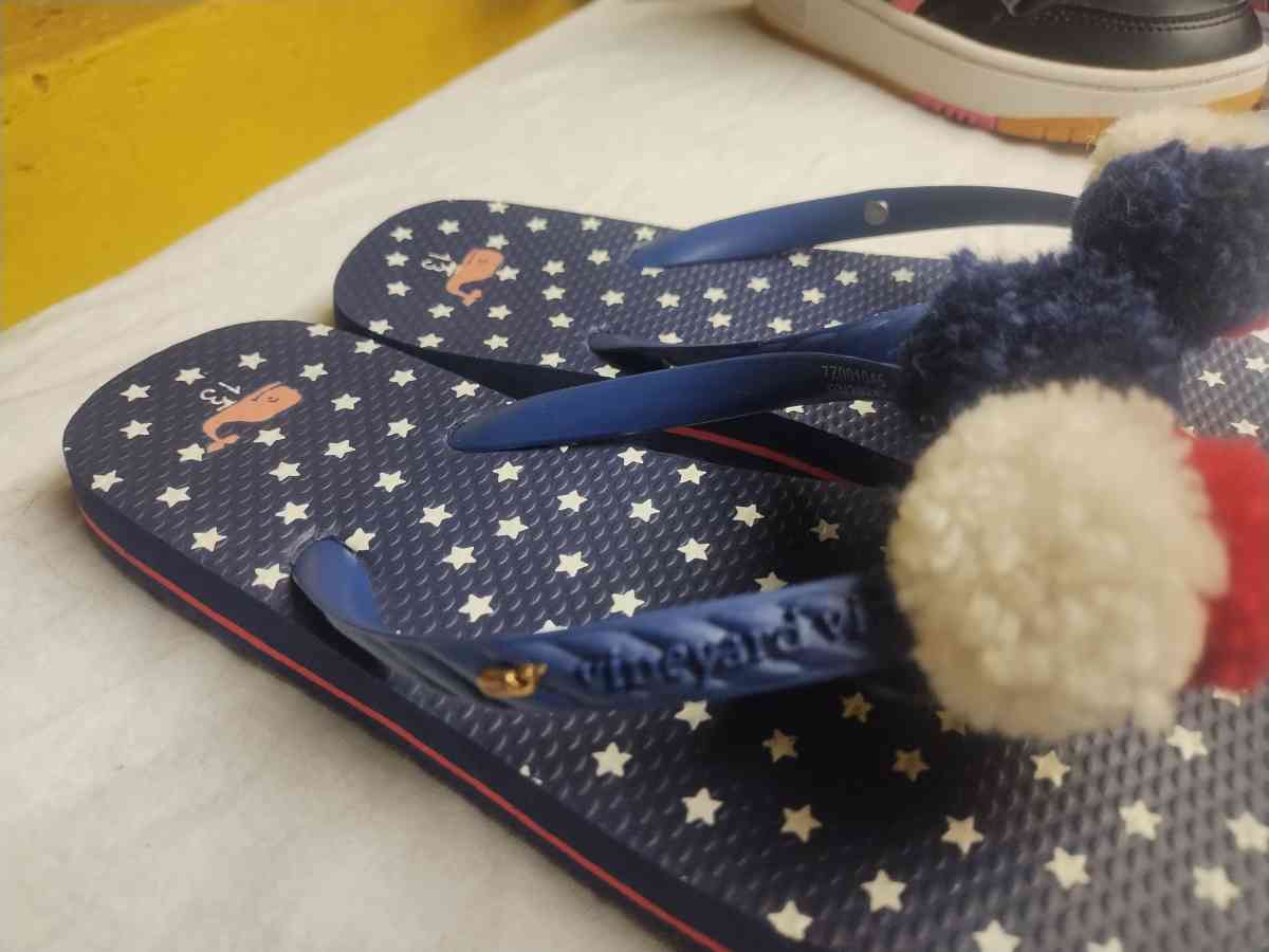 Vineyard Vines Sandals Size 13