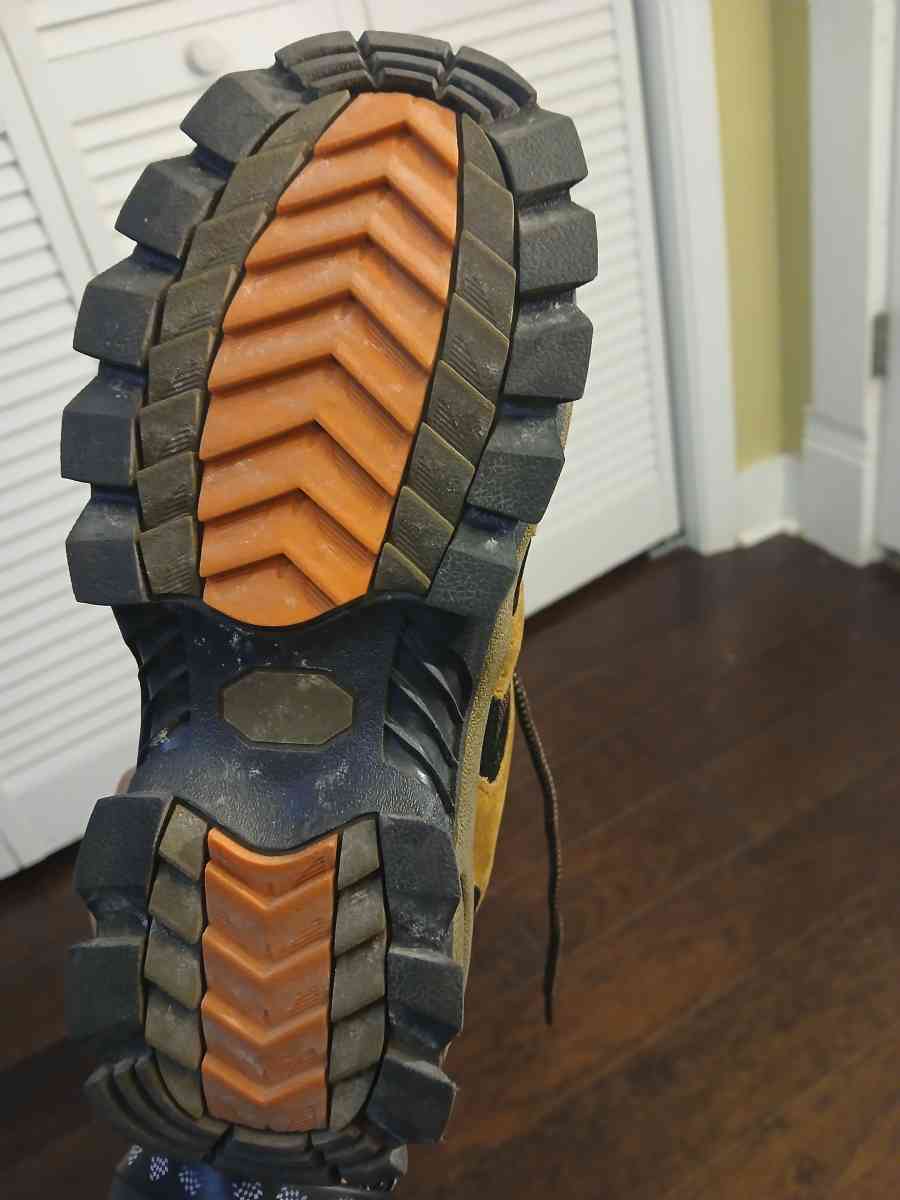 QI Feng women hiking shoes size 7